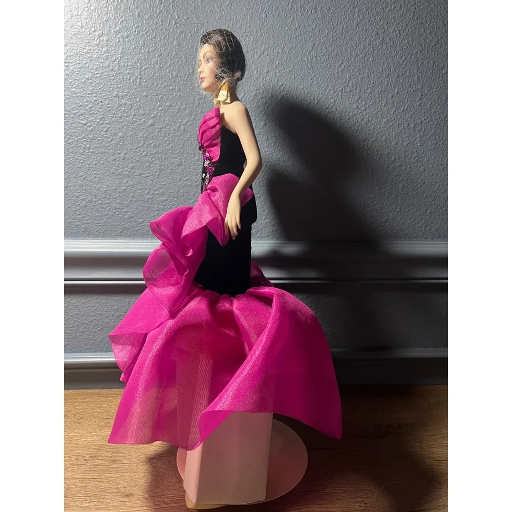 Franklin Heirloom Dolls Collector‎ Doll Elegant Black Pink Gown